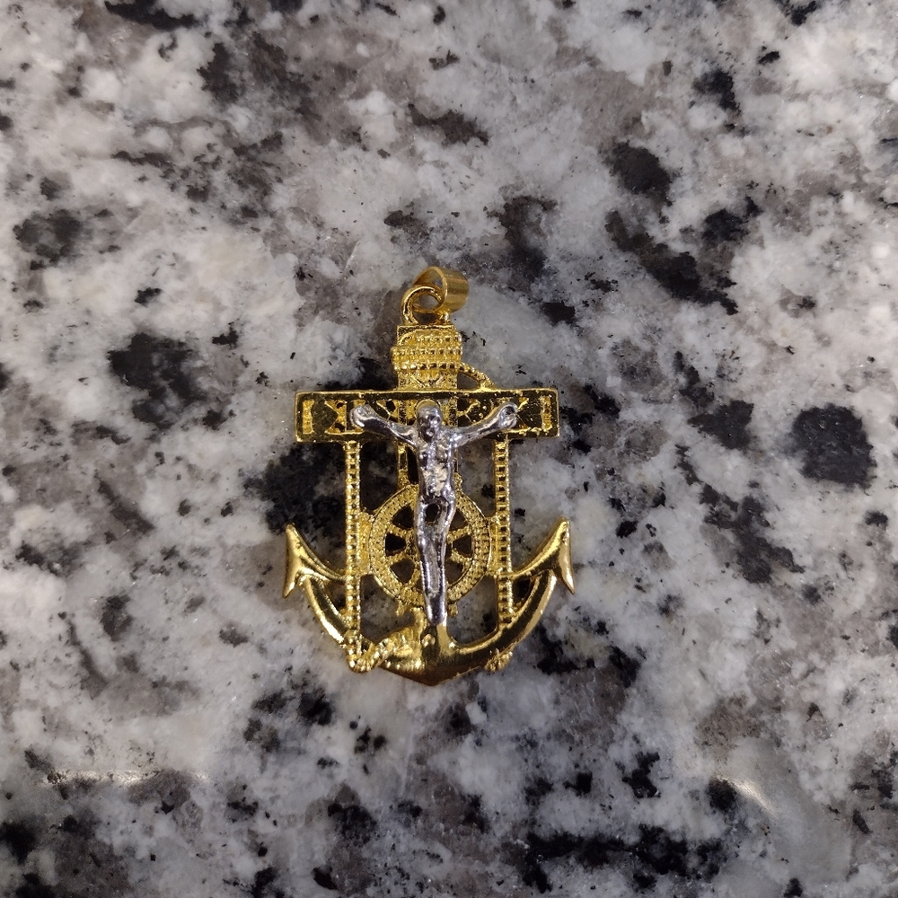 NWOT Gold Anchor Cross Mariner Pendant